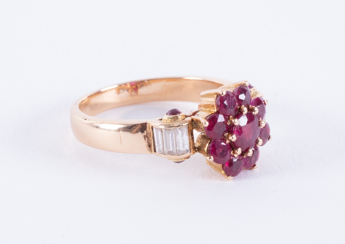 A yellow gold ring (looks to be of high carat but no hallmarks & not tested) of a flower design - Image 2 of 2