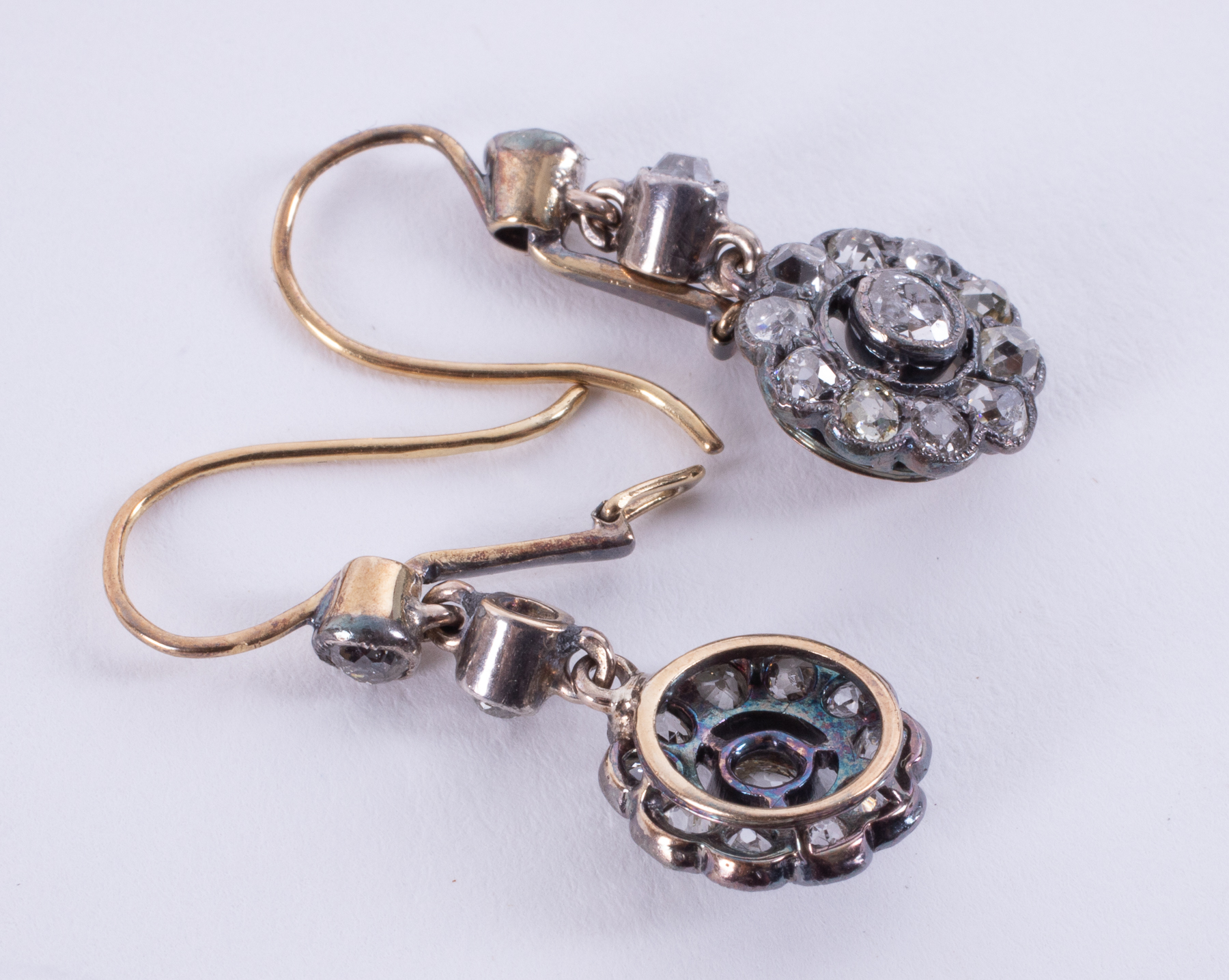 A pair of Edwardian antique yellow gold & platinum (not hallmarked or tested) flower - Image 2 of 2
