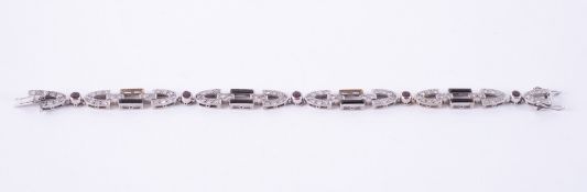 An Art Deco bracelet in white metal (not hallmarked or tested) set with round single cut diamonds,