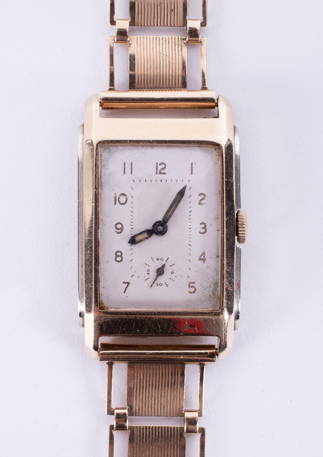 A 9ct yellow gold gent's vintage wristwatch with a rectangular shaped face and a fancy link 9ct