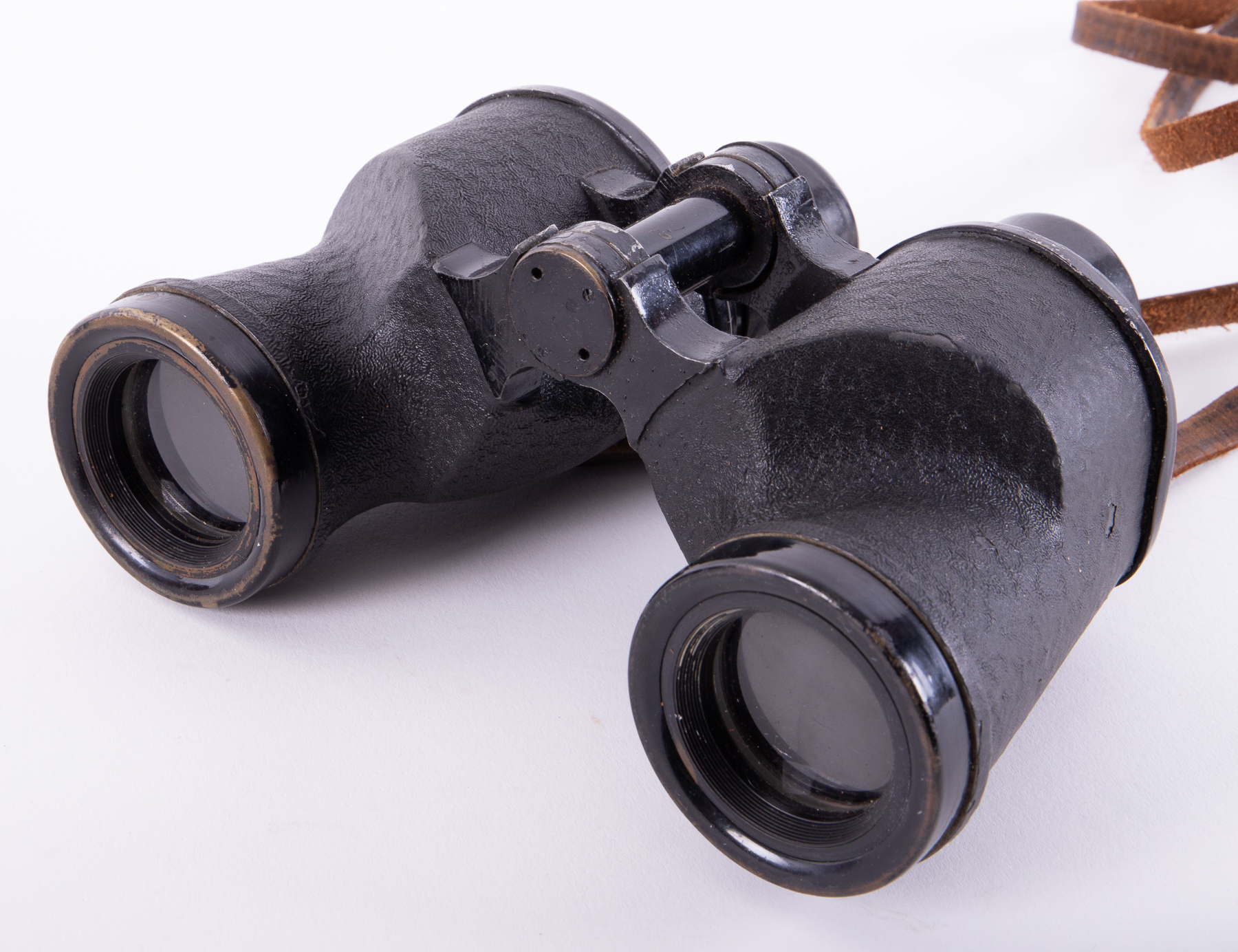 A pair of cased Canadian binoculars, marked C.G.B. 53 G.A 6X30, Graticule Apart, R.E.L/Canada 1944. - Image 4 of 4
