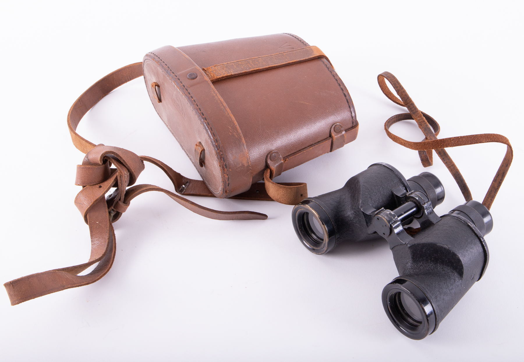 A pair of cased Canadian binoculars, marked C.G.B. 53 G.A 6X30, Graticule Apart, R.E.L/Canada 1944. - Image 3 of 4