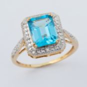 A 9ct yellow & white gold ring set with a central rectangular cut blue topaz, approx. 3.68 carats,
