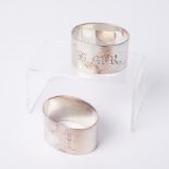 Two similar Sheffield silver napkin rings including Roberts & Dore, Sheffield 1943, approx 3.50oz.