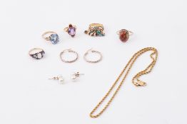 A mixed lot containing a quantity of gold jewellery items to include an 18ct yellow gold twisted