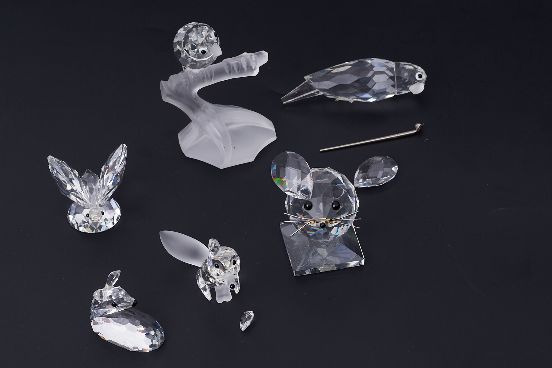 Swarovski Crystal Glass, a small collection to include Mouse, Butterfly etc some damage (5).