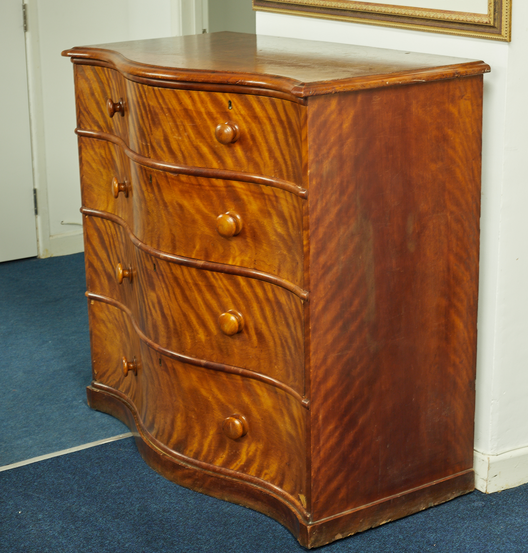A mahogany serpentine chest of drawers fitted with five drawers, height 103cm, width 111cm.
