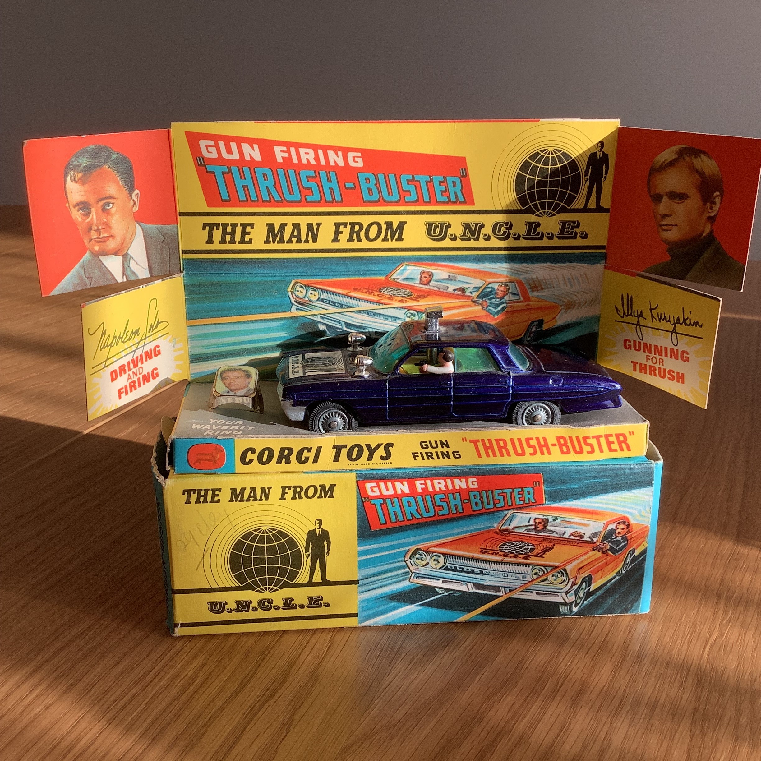 Corgi Toys 497 The Man from U.N.C.L.E., with figures, boxed. - Bild 2 aus 2