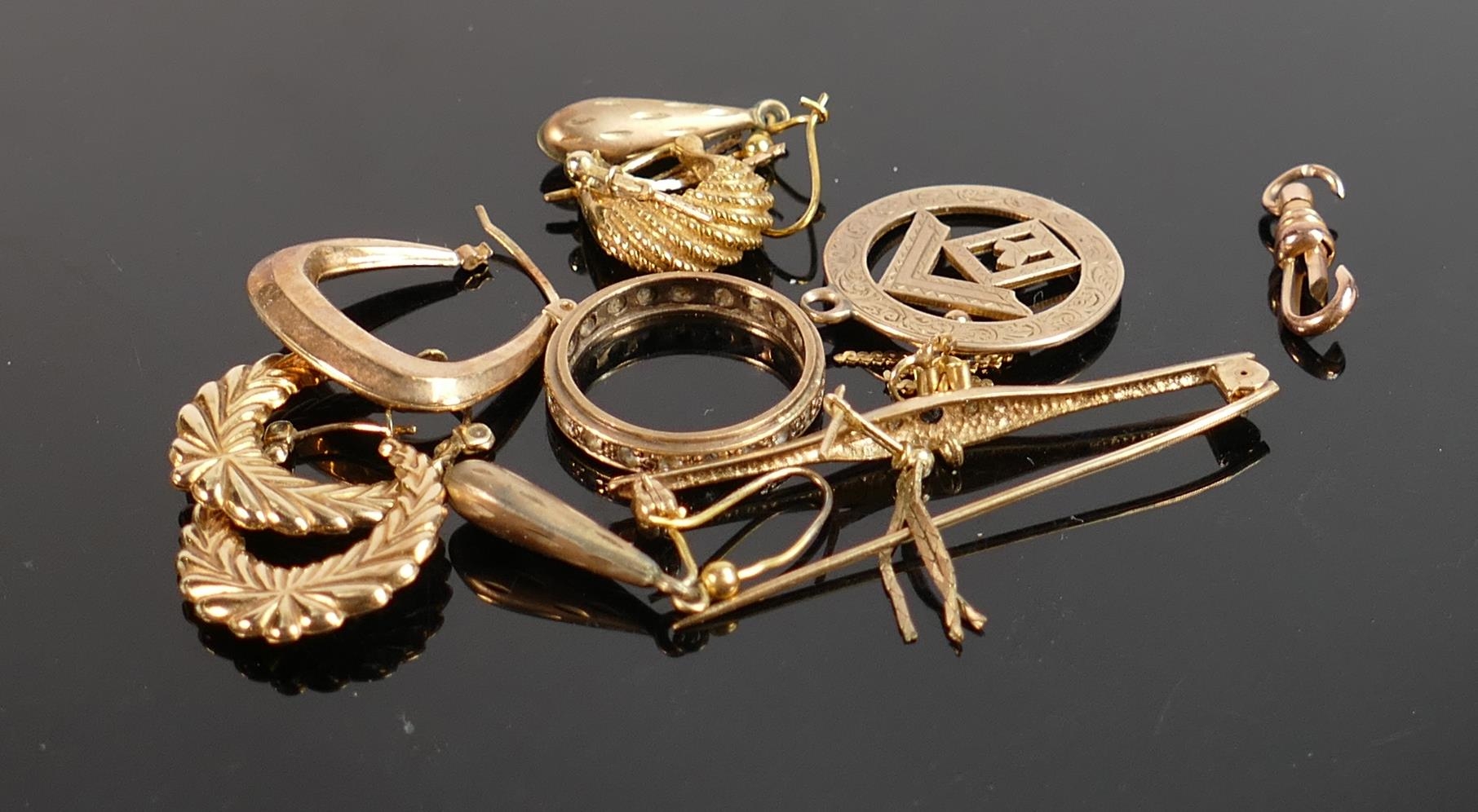 Group of gold coloured metal jewellery 14 grams: Mostly tested as 9ct gold where possible,