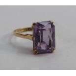 9ct gold ladies dress ring set with amethyst stone: size O, 3.6g.