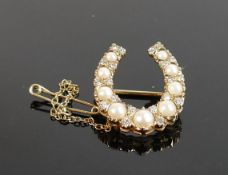 9ct gold horseshoe shaped brooch set cultured pearls and diamonds: Gross weight 4.2g, set 20