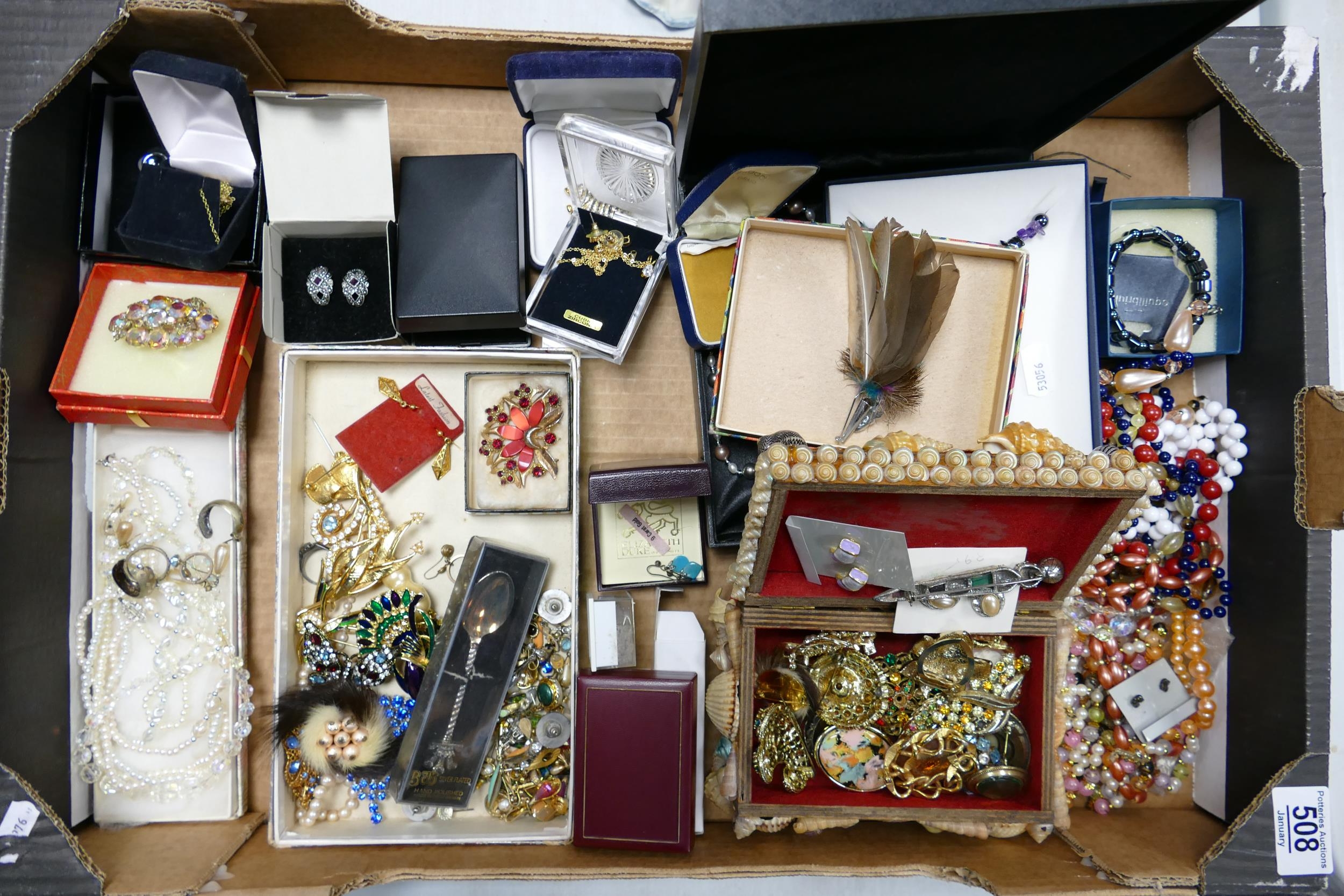 A Large Collection of ladies costume Jewellery: including brooches, necklaces, rings, ear rings etc - Image 2 of 2