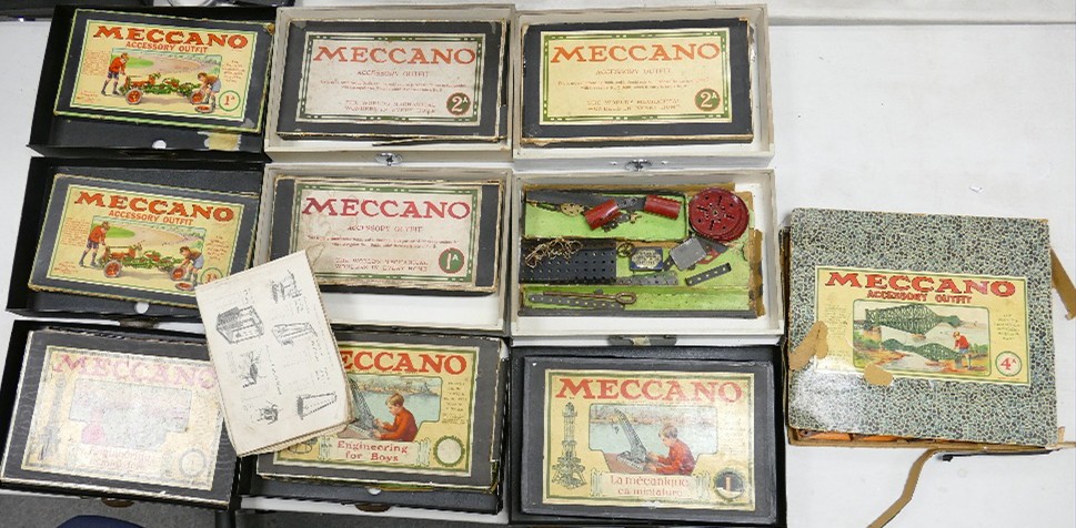 A large collection of Meccano Accessory Outfits & sets including: 1, 1a, 2a, 4a etc. 10 individual