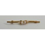 9ct gold bar brooch set with pearls, 2.4g: