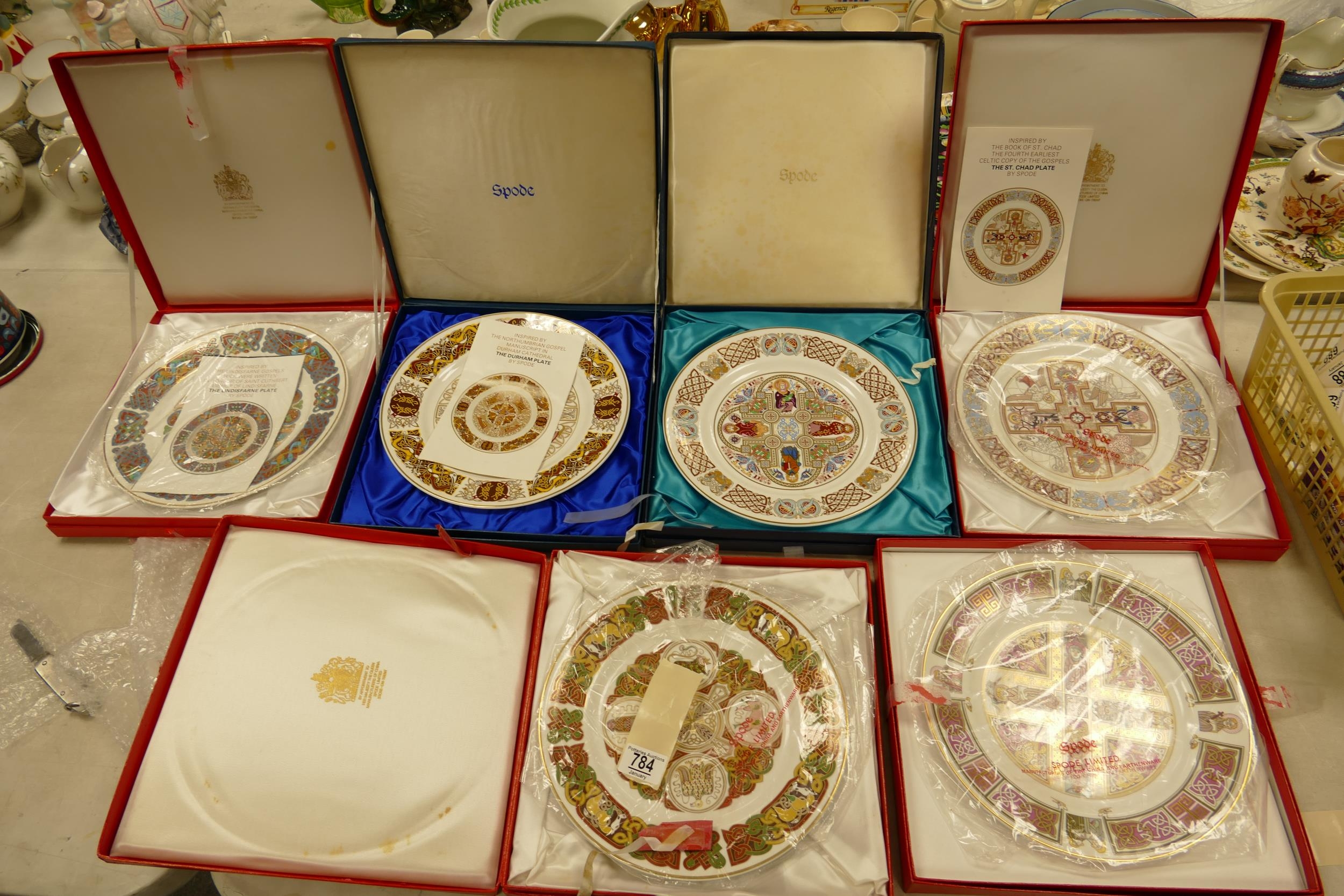 A collection of six Spode Religious Theme Wall plates: boxed(6) - Bild 2 aus 2