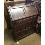 Edwardian oak fall front bureau: 1 drawer, 2 cupboard doors, key present, 77cm wide.