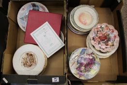 A large collection of wall plates: Coalport, Royal Worcester etc (2 trays).