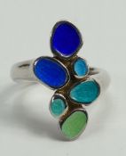 Silver ladies dress ring set with coloured enamels 8g: