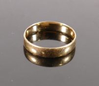 9ct gold wedding ring, size O, 1.8g: