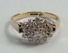 9ct gold ladies cluster ring, size O, 3g:
