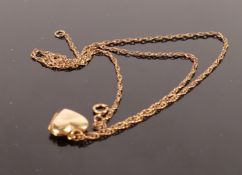 9ct gold heart shaped pendant with chain, 4.7g: