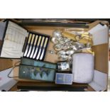 A mixed collection of items to include: Boxed Knife set, loose cutlery, cased spoon set, Royal