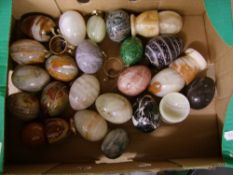 A collection of onyx/agate items, eggs, etc (1 tray).