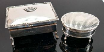 Silver jewellery box on cabriole supports: Hallmarked for Birmingham 1907, filled, total weight 147g