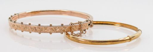 9ct gold baby's bracelet and yellow metal bangle, 8.6g. (2):