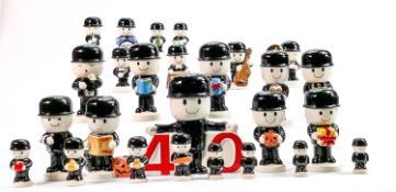 A collection of Wade Homepride figures: Medium and small sizes. (26)
