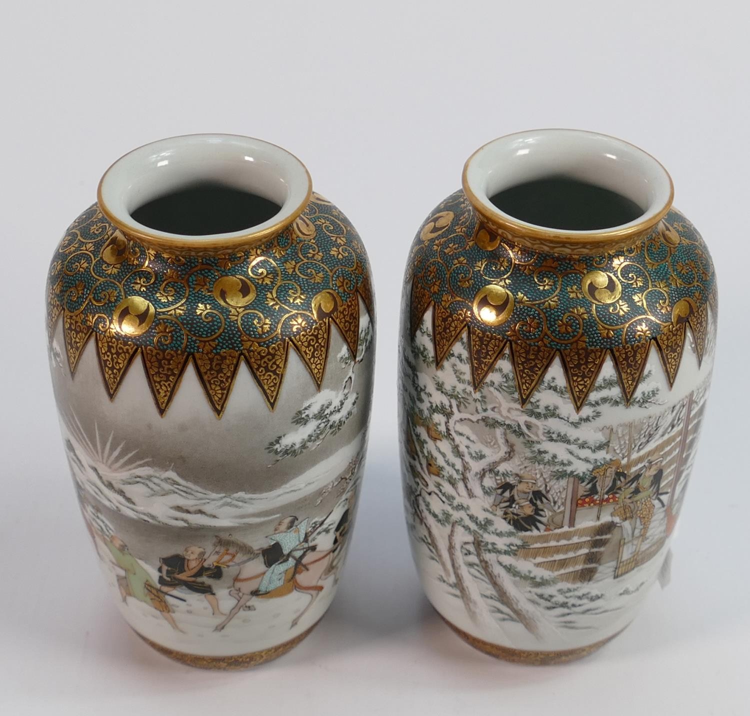 Pair of early 20th century Japanese Kutani vases: Winter battle scenes, height 12.5cm. (2) - Image 2 of 4