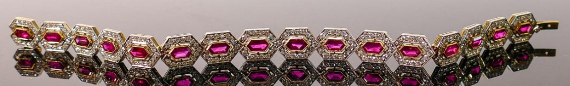 Magnificent 18ct gold ruby & diamond bracelet: Set with 16 rubies and 240 bright diamonds. Gross