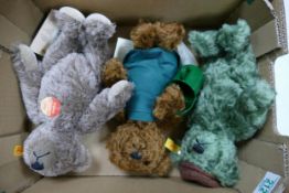 Three Steiff Teddy Bears: height of tallest 25cm(3)