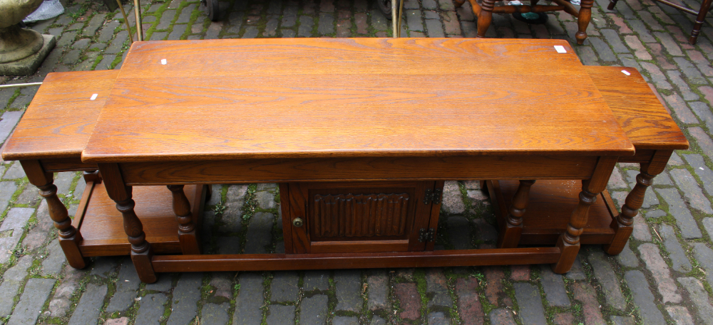 Old Charm large oak coffee table: with 2 integral occasional tables. - Image 2 of 2