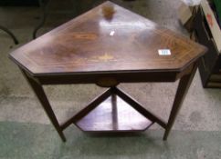 Mahogany corner table: inlaid with fruit wood, 70cm at widest point.