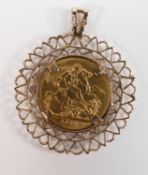 Full sovereign coin Geo V 1913 in 9ct gold pendant mount: Gross weight 12.4g.