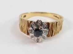 18ct gold sapphire ring fully hallmarked: Ring size M, weight 4.2g, with bark finish to shoulders of