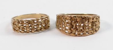 Two 9ct gold hallmarked dress rings: Sizes M 1/2 & P, weight 4.8g.