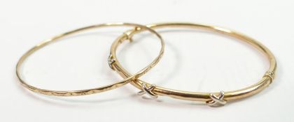 Two x 9ct gold bangles: Gross weight 8.7g.