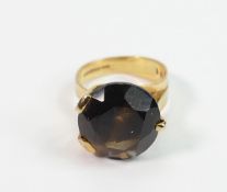 9ct gold & Cairngorm smokey quartz ring: Gross weight 5.4 grams, size M. Stone measures 15mm,
