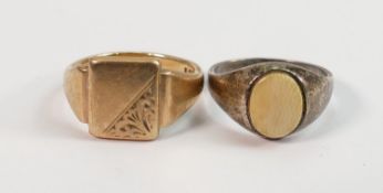 9ct gold signet ring and silver coloured metal ring: Heavy gents / mans signet ring of nice quality,