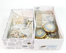 Job lot of costume jewellery and collectables: Includes oddments of silver jewellery & silver coin