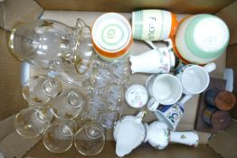 A mixed collection of items to include: Mid Century Glass Lemonade set, Sadler Kleen Kitchen Ware,