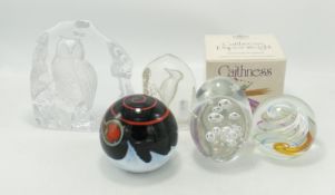 5 x glass paperweights including Caithness: Topsy Turvey 647 / 750 (boxed with paperwork) & Meteor