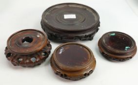 4 x carved hardwood oriental base stands: The largest, which is damaged measures 19.5cm, the other