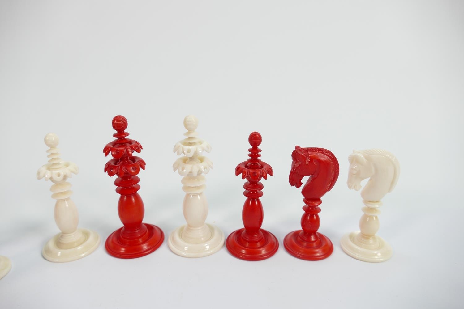 Quality Turned Resin Chess Set : height of king 7.6cm ref 240 - Image 2 of 4