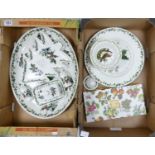 A collection of Portmeirion The Holly & The Ivy Patterned items including: platters, large