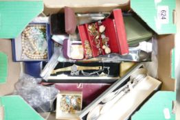 Interesting selection of costume & silver jewellery plus other items: Includes hallmarked silver