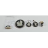 Wedgwood sterling silver jewellery large brooch pendant on silver chain screw earrings and ring: