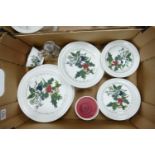 A collection of Portmeirion The Holly & The Ivy patterned items to include: dinner plates, side